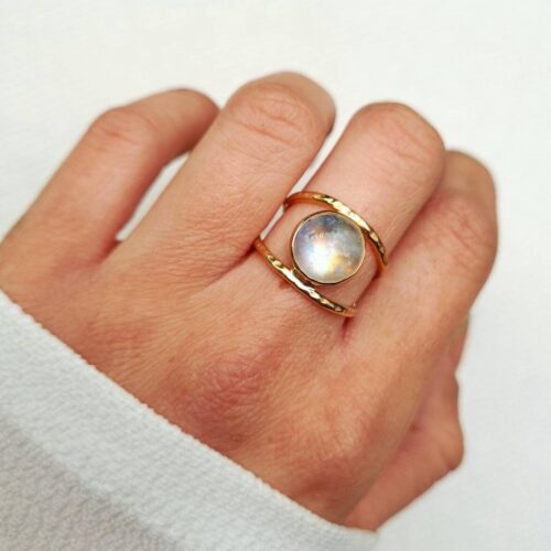 Bague martelée et pierre de lune