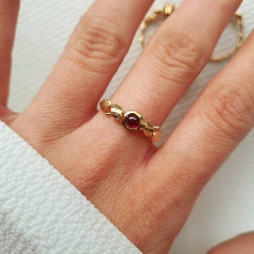 Bague feuilles et grenat