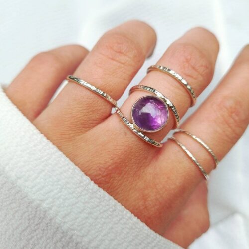 Bague martelée et améthyste en argent 925