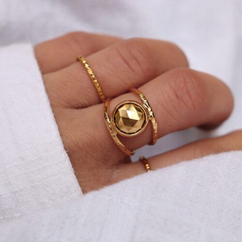 Bague martelée et pyrite