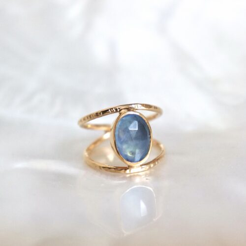 Bague martelée et aigue-marine