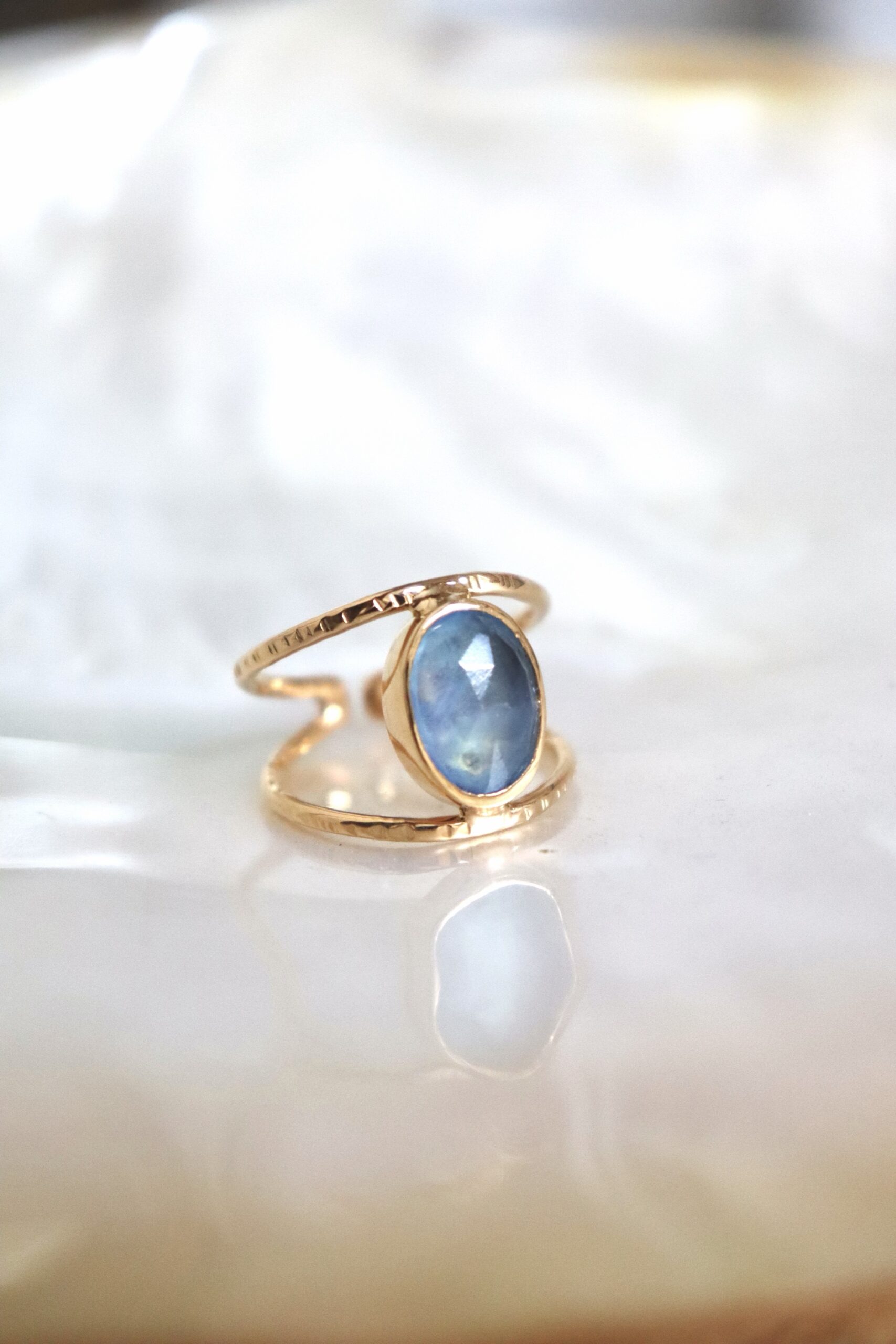 Bague martelée et aigue-marine – Image 2